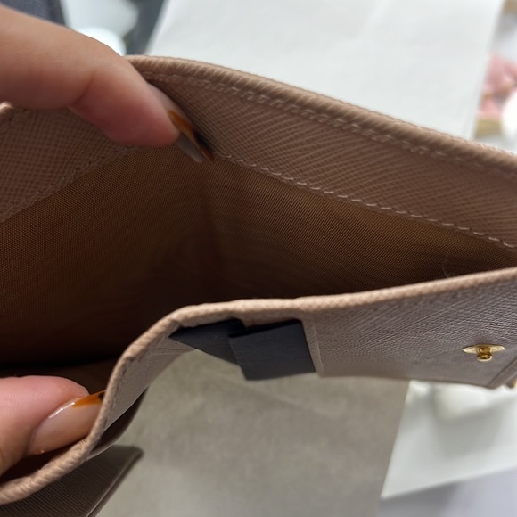 PRADA LEATHER WALLET - Picture 5 of 10